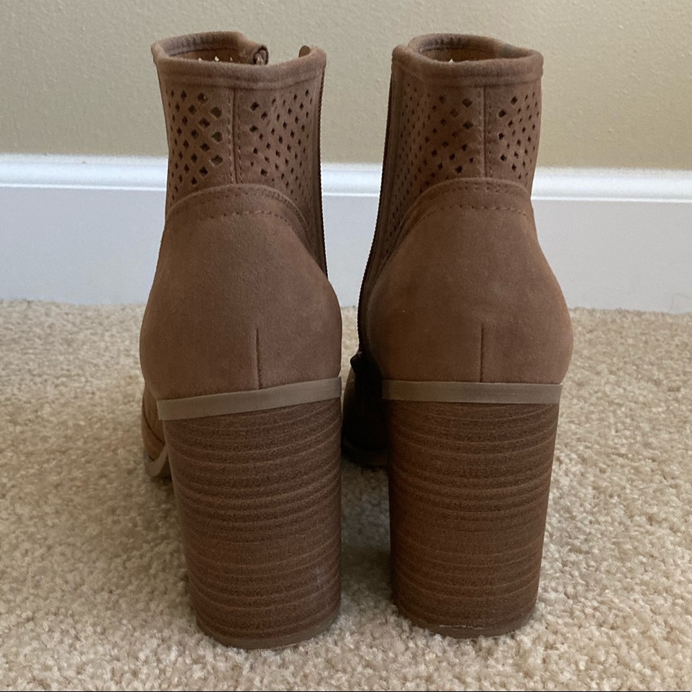Universal Thread Heeled Ankle Boots - Picture 5 of 8